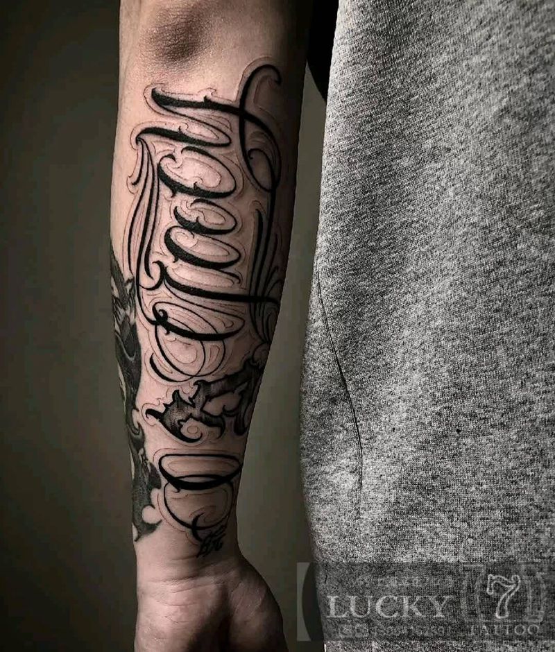 奇卡诺字体|幸运7纹身纹身图片_手臂花体字奇卡诺纹身图案