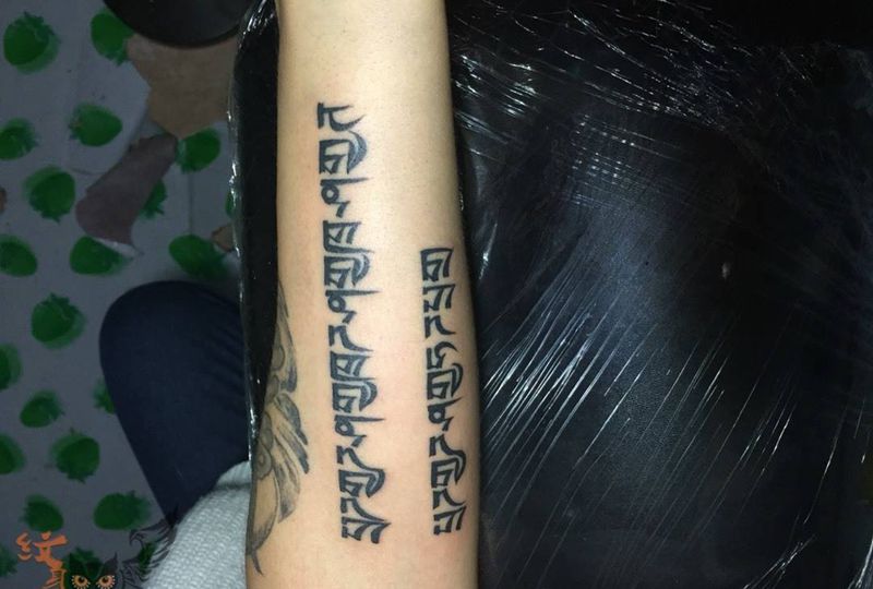 梵文纹身图片_成品手臂传统字符纹身图案