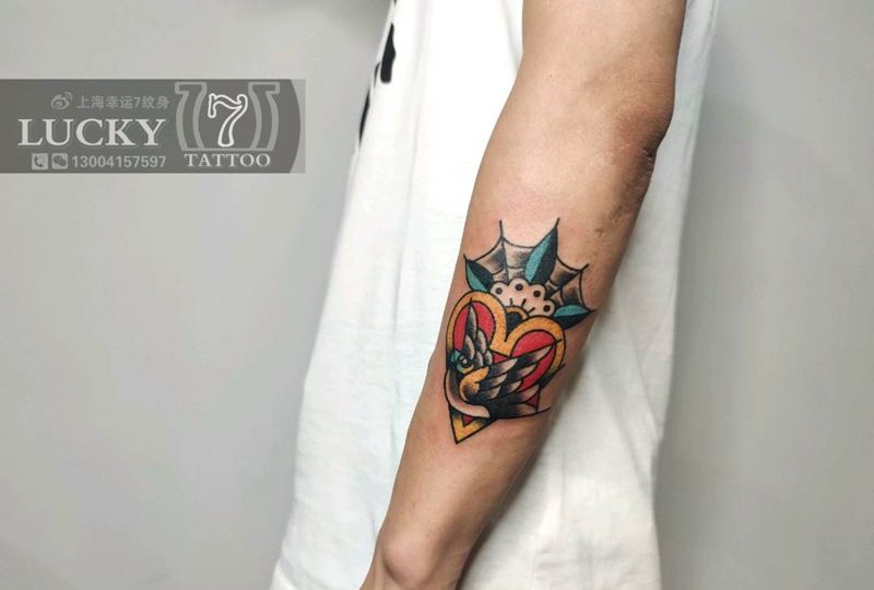 燕子|幸运7纹身纹身图片_手臂Old School纹身图案