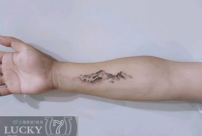 小山丘|幸运7纹身纹身图片_手臂点刺清新纹身图案