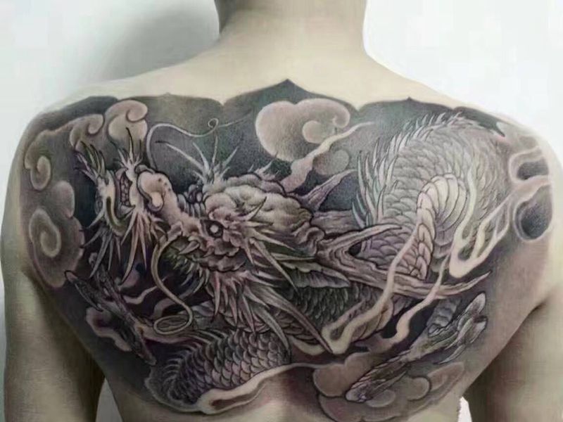 唐诗花胸纹身图片