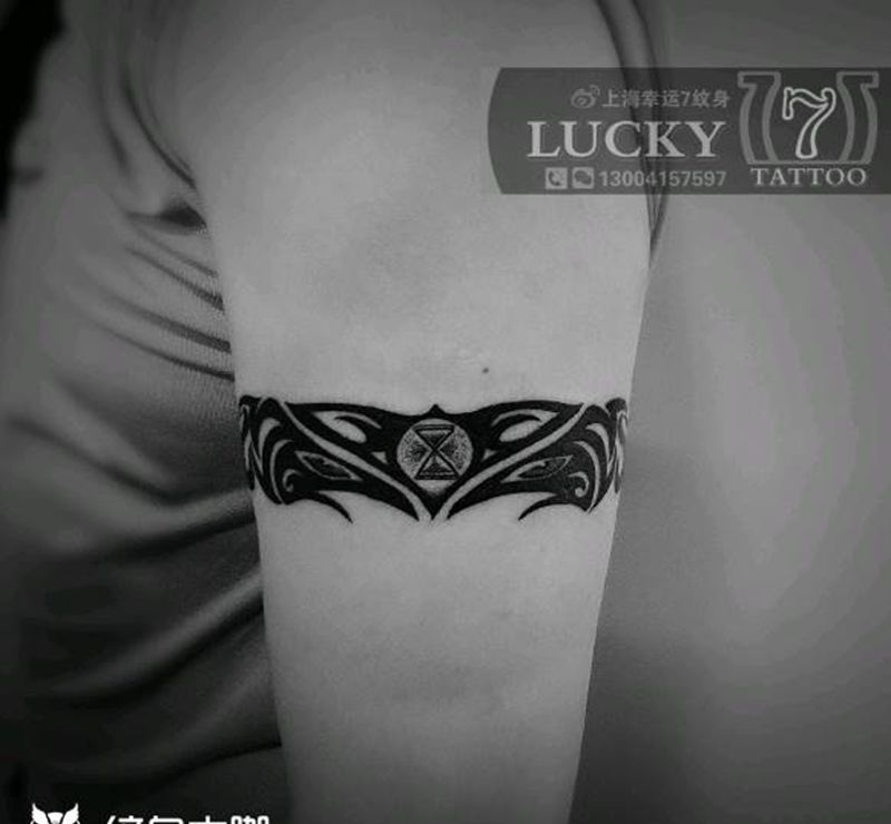 字母图腾臂环|幸运7纹身纹身图片_手臂图腾纹身图案