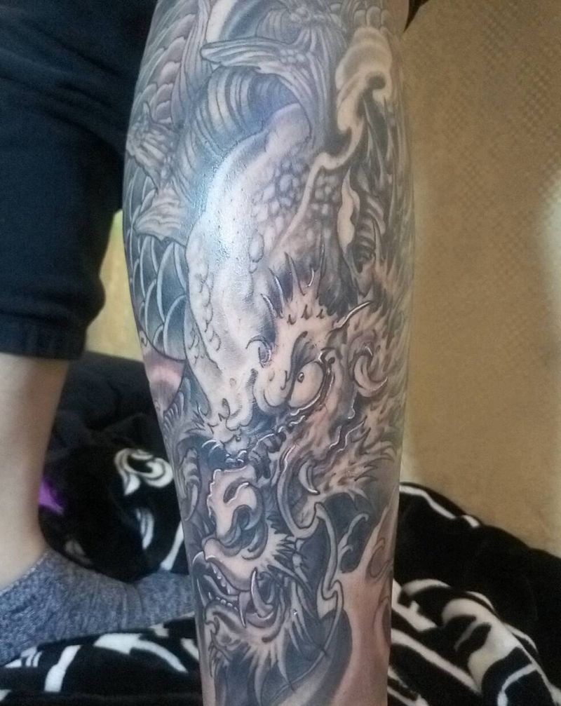 龙戏嘎巴拉包小腿纹身图片