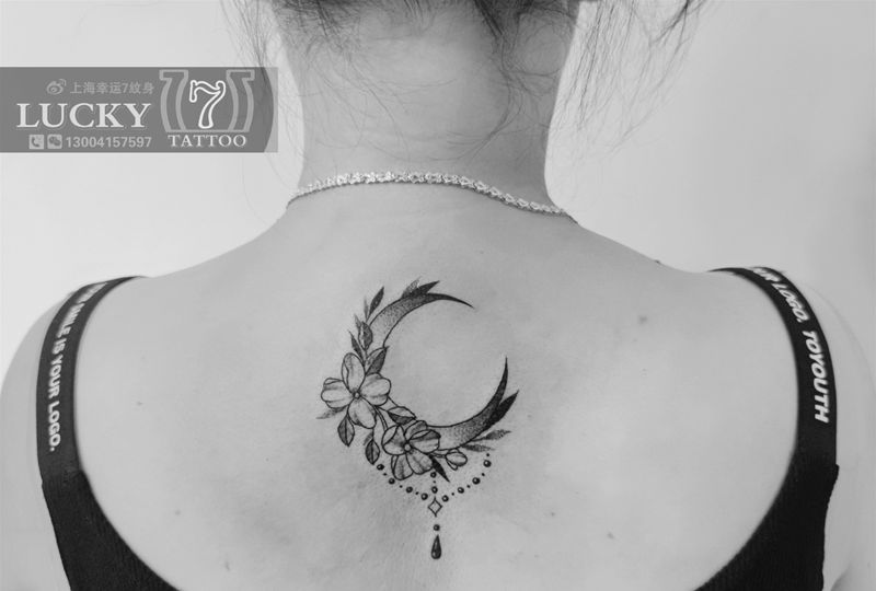月亮|素花|幸运7纹身纹身图片_背部点刺清新纹身图案