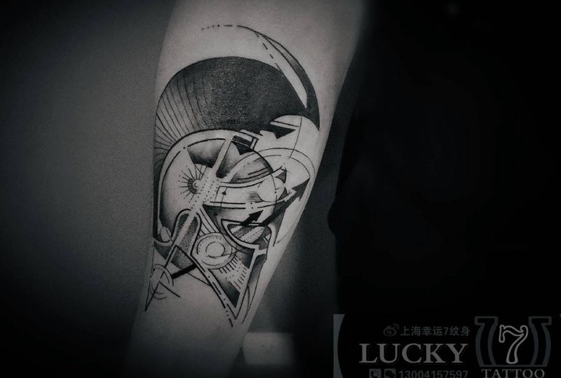 勇士头盔|幸运7纹身纹身图片_手臂几何点刺纹身图案