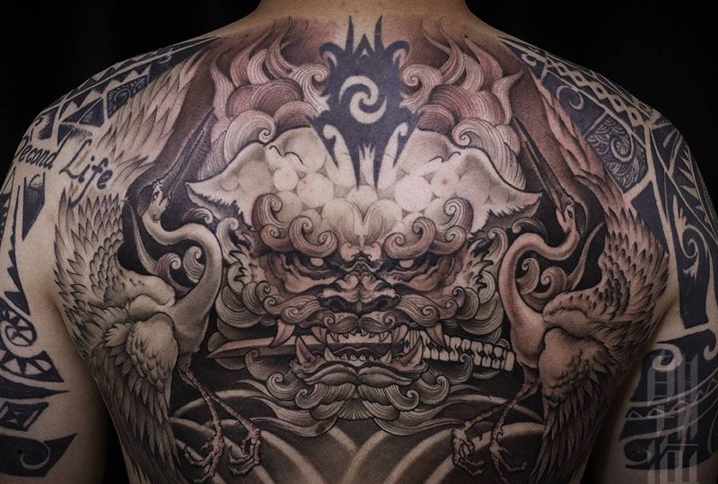 唐狮纹身图片_背部新传统纹身图案