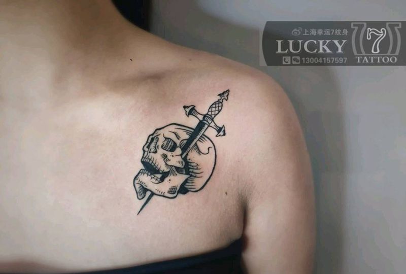 个性骷髅|幸运7纹身纹身图片_Old School锁骨纹身图案
