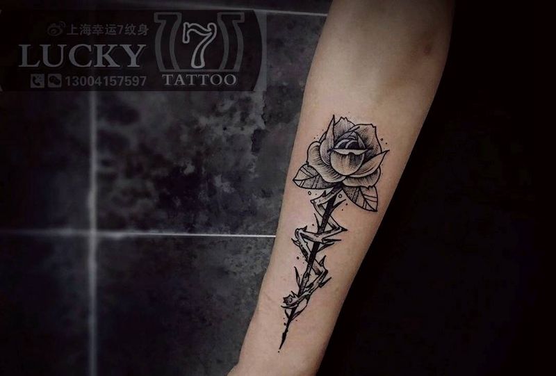暗黑玫瑰|幸运7纹身纹身图片_手臂恢复后暗黑纹身图案