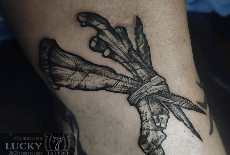 暗黑系|钉子|幸运7纹身纹身图片_腿部暗黑纹身图案