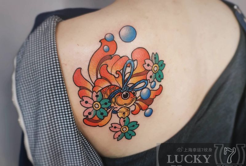 小金鱼|幸运7纹身纹身图片_肩部New School纹身图案