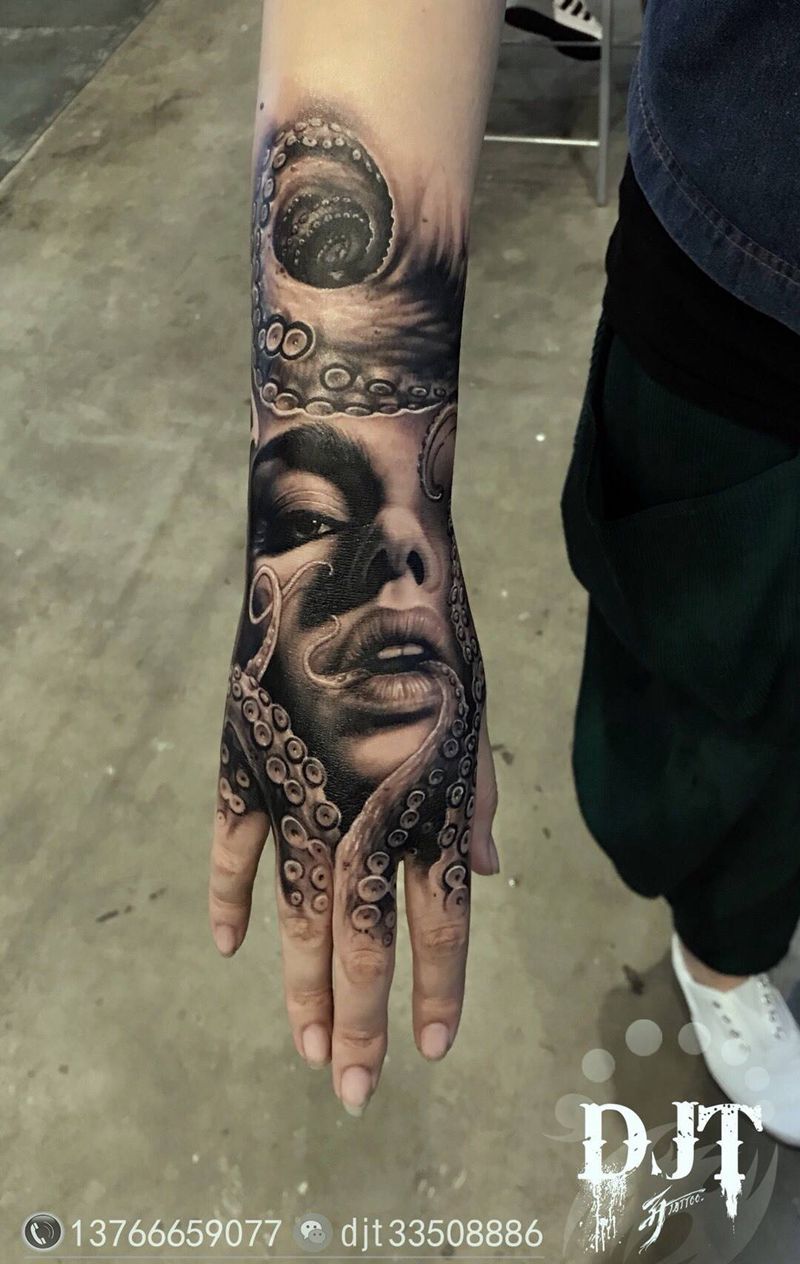 by 首席 阿开.纹身图片_欧美清新写实肖像手部成品原创动物人物纹身图案