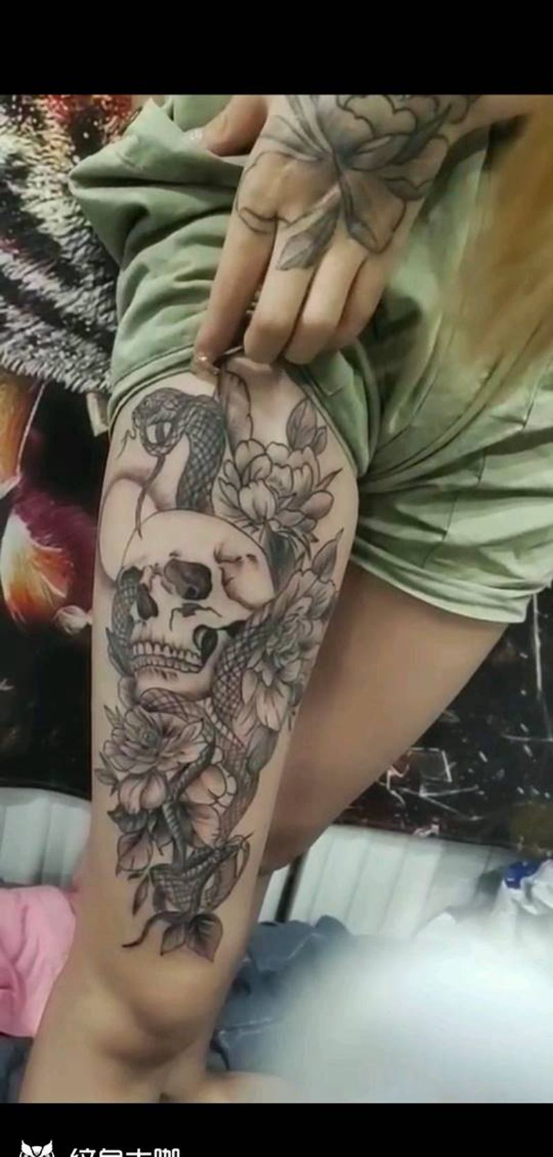 束花系列纹身图片_腿部新传统纹身图案