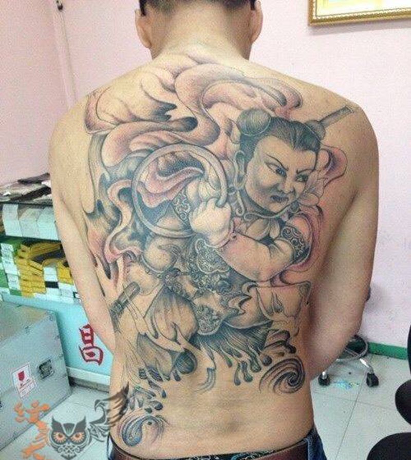 哪吒纹身图片_成品背部传统人物纹身图案