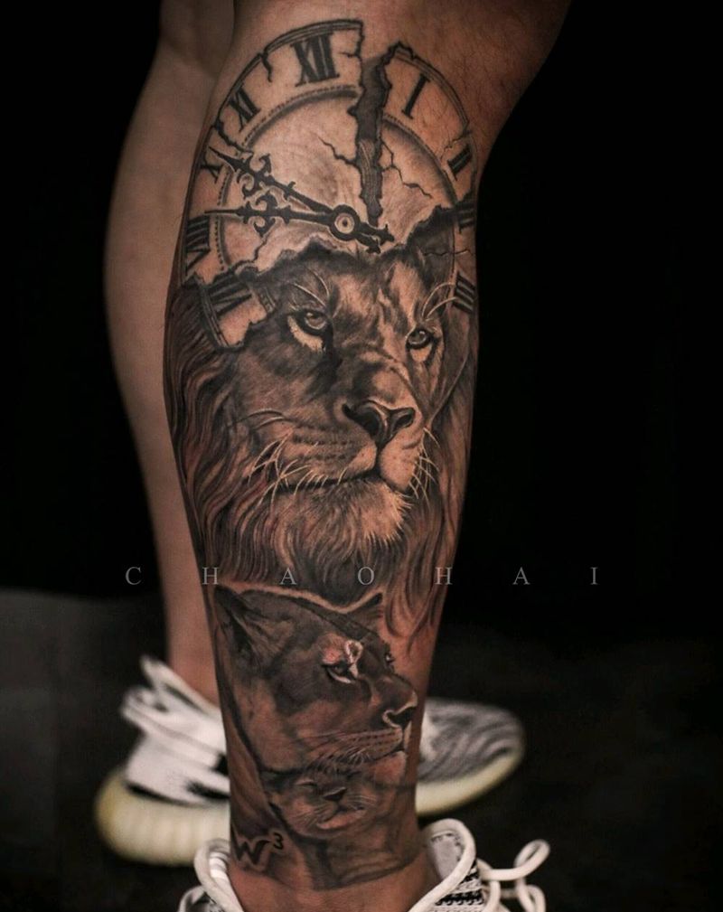 狮子纹身图片_腿部欧美写实狮子雄狮时钟纹身图案