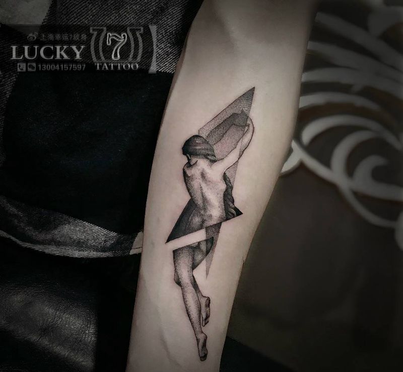 点刺石膏像|幸运7纹身纹身图片_手臂点刺纹身图案