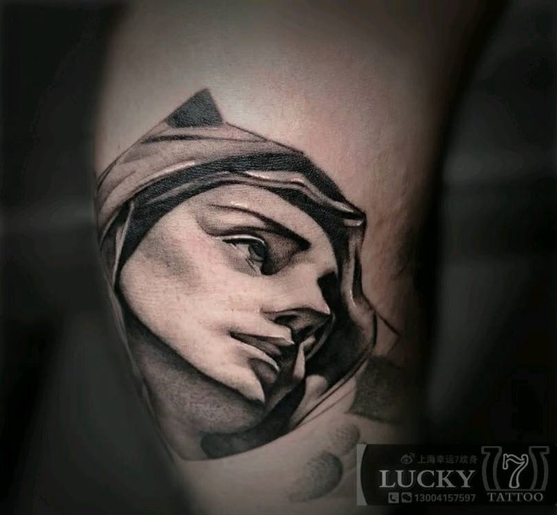 黑灰|石膏像|幸运7纹身纹身图片_欧美写实小腿纹身图案