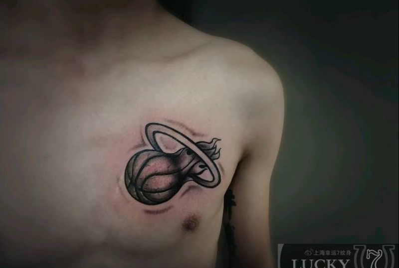 篮球|幸运7纹身纹身图片_胸部黑灰成品纹身图案