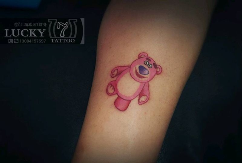 卡通小熊|幸运7纹身纹身图片_腿部卡通纹身图案