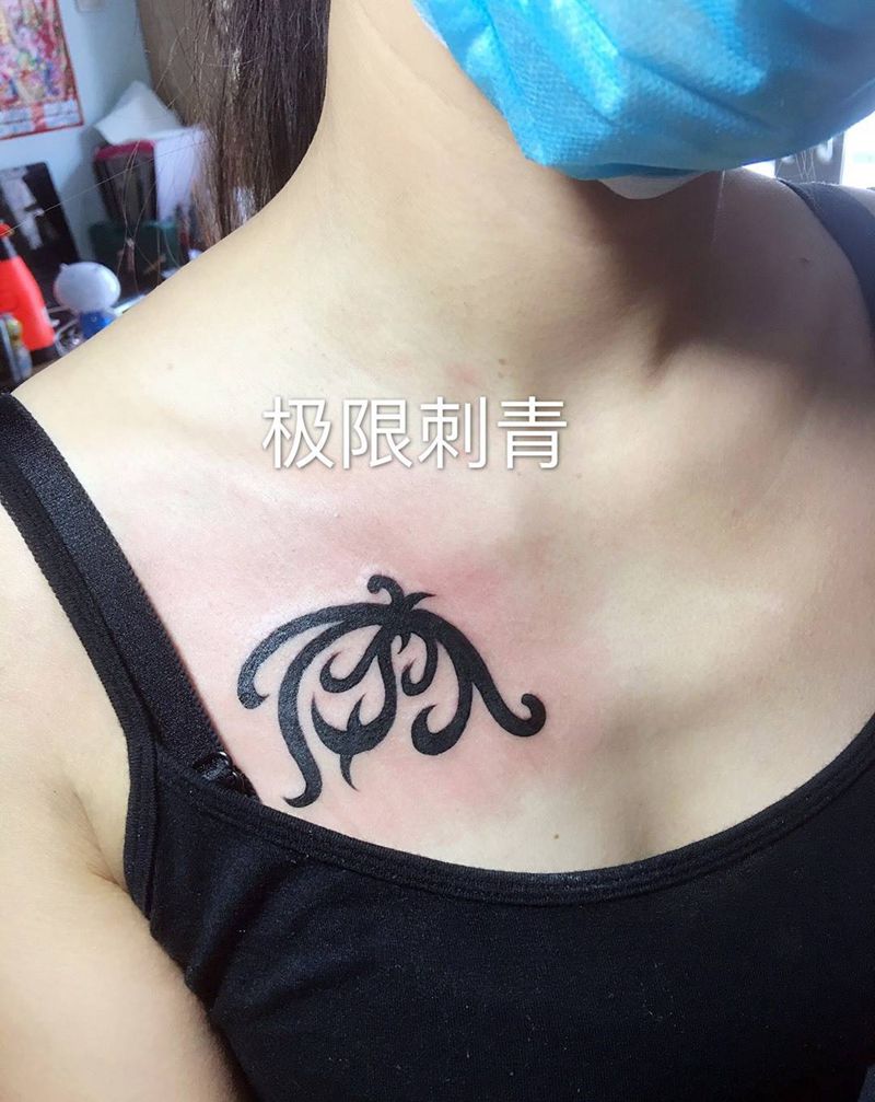 小图胸口纹身图片
