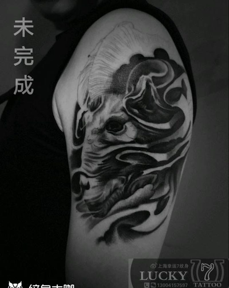 欧美|暗黑|羊头|幸运7纹身纹身图片_手臂欧美写实动物黑灰暗黑纹身图案