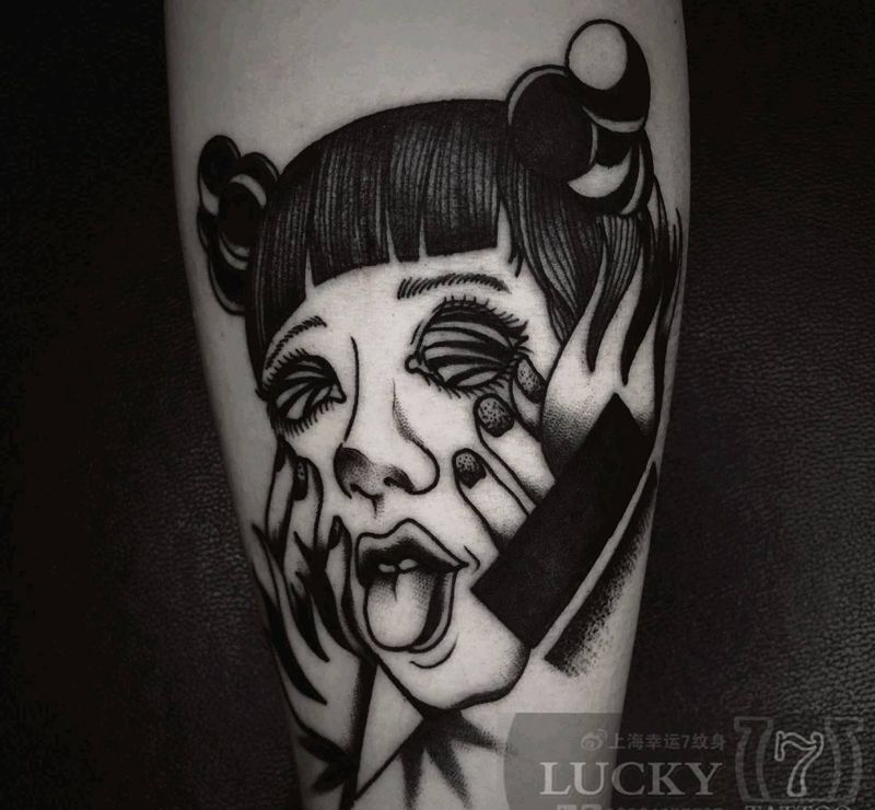 暗黑系少女|幸运7纹身纹身图片_腿部Old School暗黑纹身图案