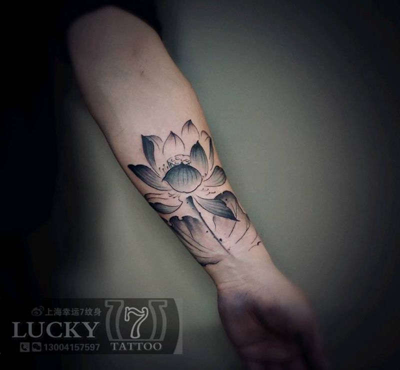 水墨莲花|幸运7纹身纹身图片_手臂水墨纹身图案