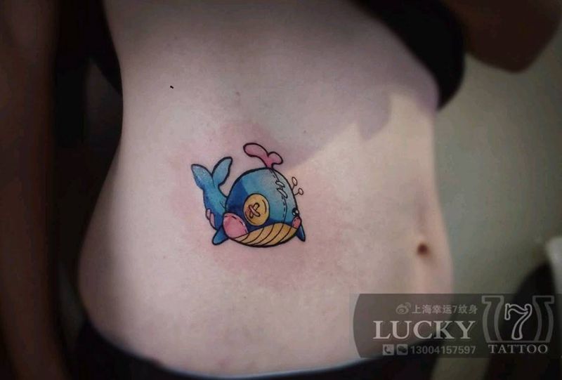 盖疤|小鲸鱼|幸运7纹身纹身图片_腰部盖疤纹身图案