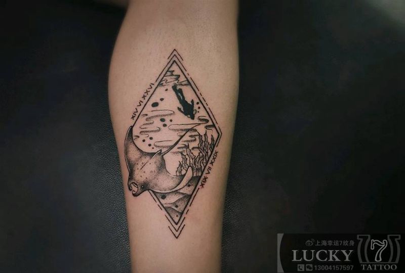 点刺|幸运7纹身纹身图片_点刺小腿纹身图案