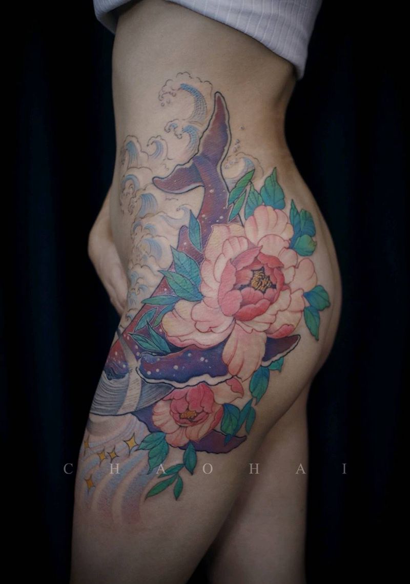 鲸落万物生纹身图片_臀部水彩鲸鱼繁花纹身图案