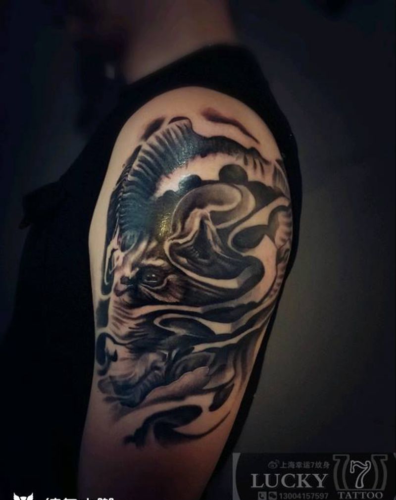 暗黑|羊头|幸运7纹身纹身图片_手臂欧美写实黑灰暗黑成品纹身图案
