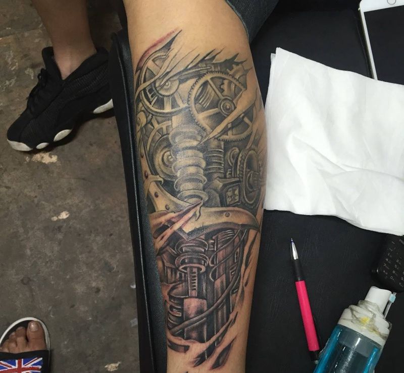 机械腿纹身图片