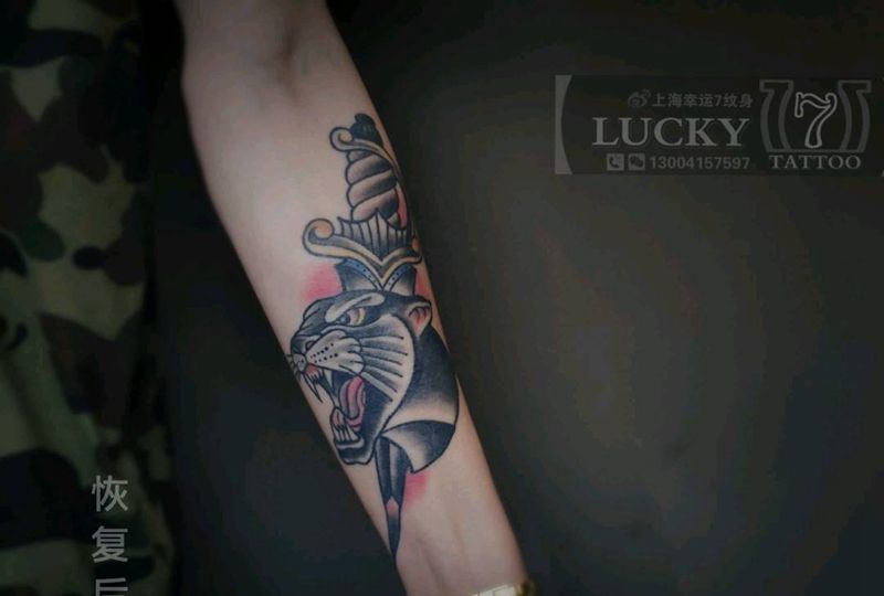 黑豹匕首（恢复后）|幸运7纹身纹身图片_手臂Old School已恢复纹身图案
