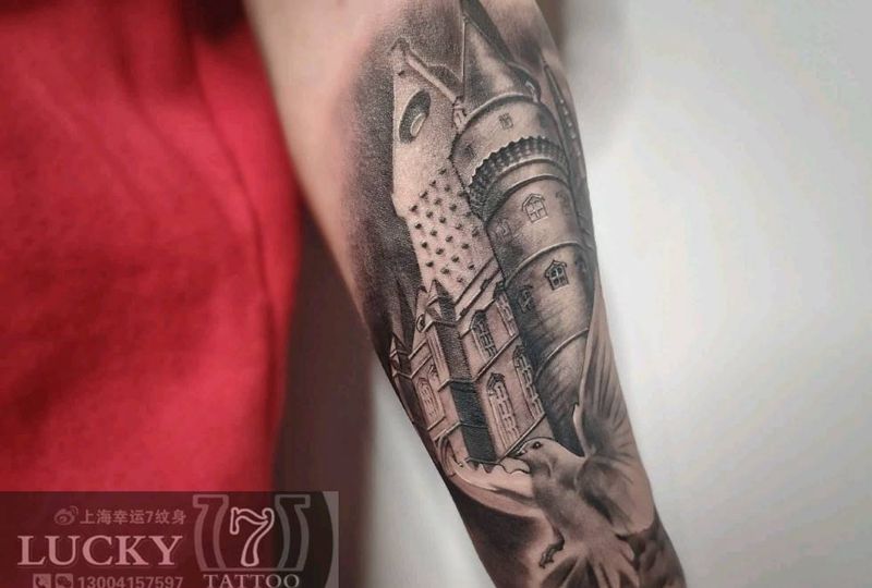 城堡白鸽|幸运7纹身纹身图片_手臂欧美写实纹身图案