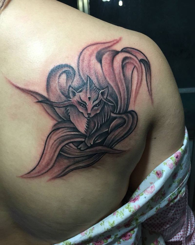 九尾狐纹身图片_成品背部传统动物纹身图案