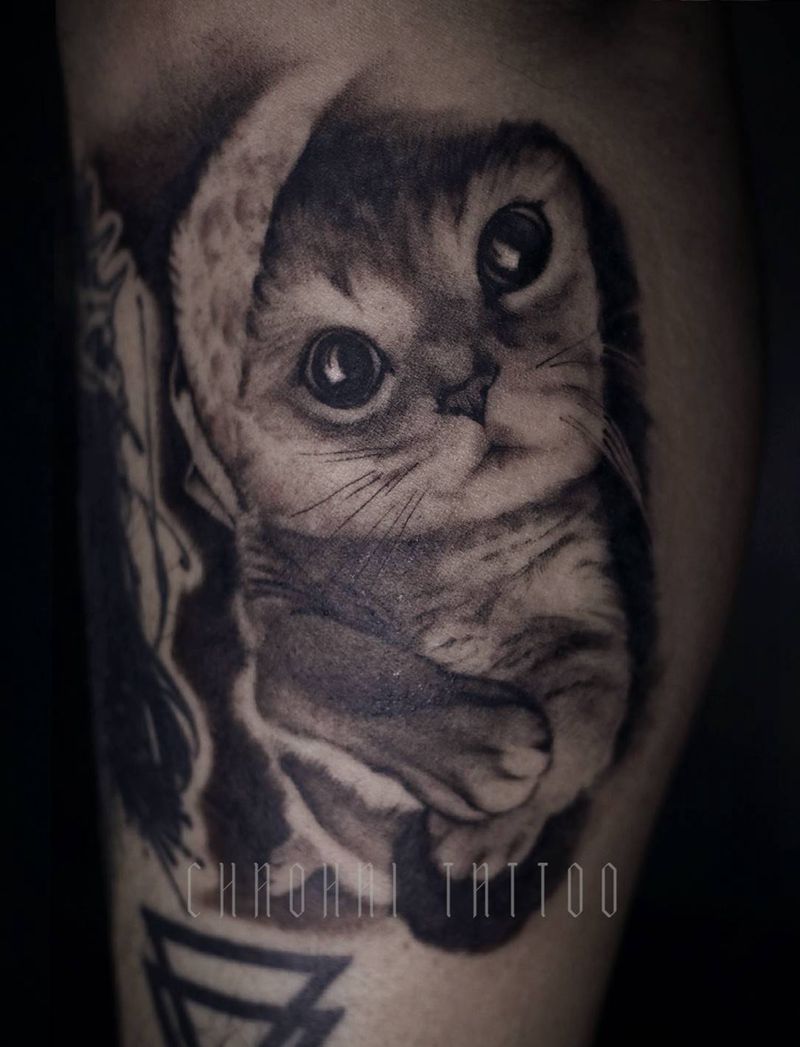 猫咪肖像纹身图片_腿部欧美写实纹身图案