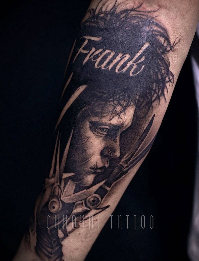 剪刀手爱德华纹身图片_手臂欧美写实纹身图案