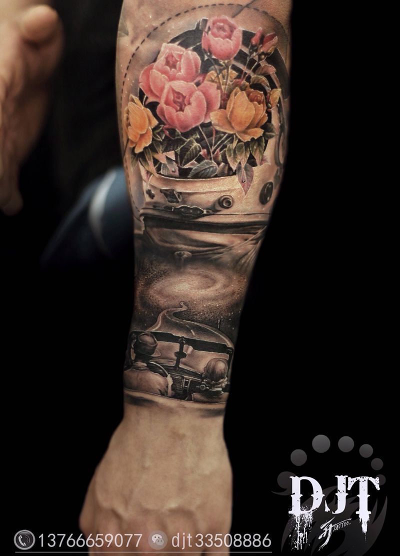 孤寂的生命.纹身图片_手臂欧美写实点刺宇宙花银河纹身图案