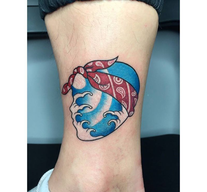 浪男纹身图片_成品脚部腿部欧美清新人物纹身图案