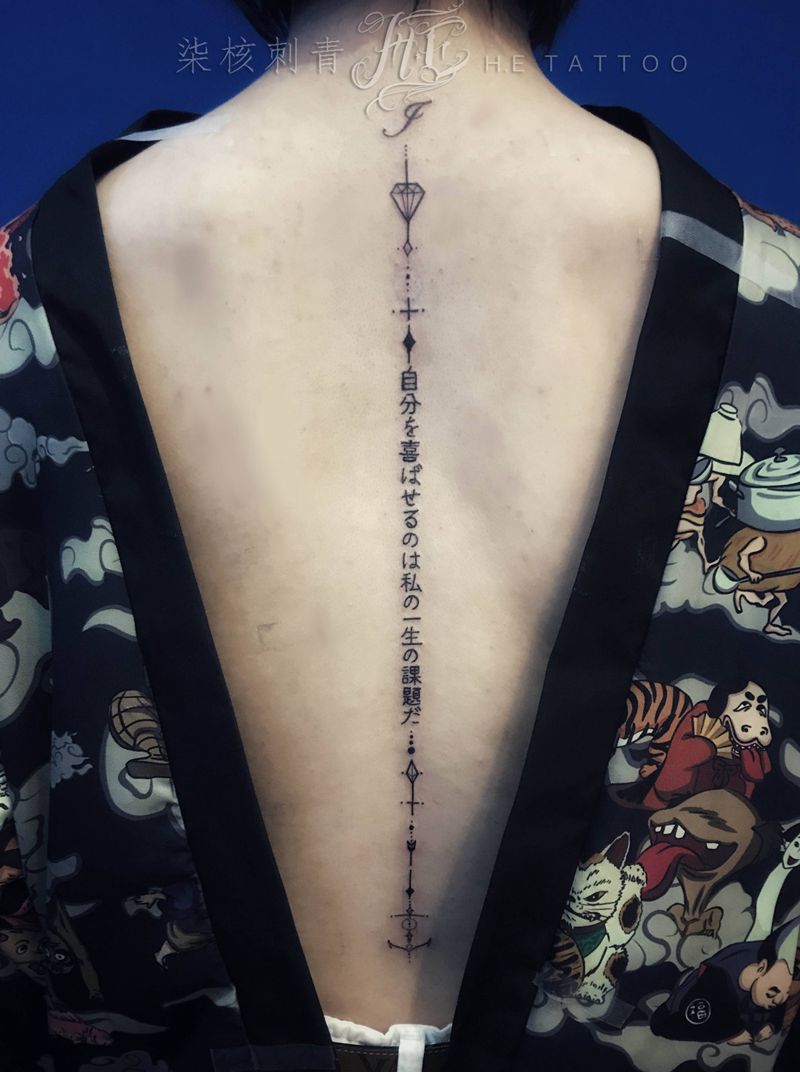 脊椎线条纹身图片_背部腰部点刺几何纹身图案