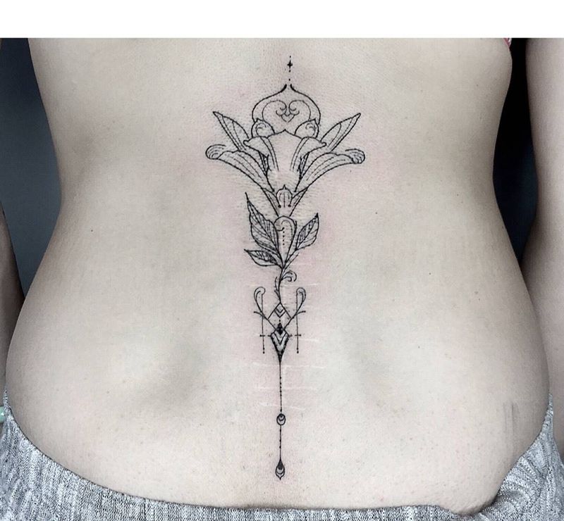 点线面百合纹身图片_成品腰部背部清新几何字符植物点线面纹身图案