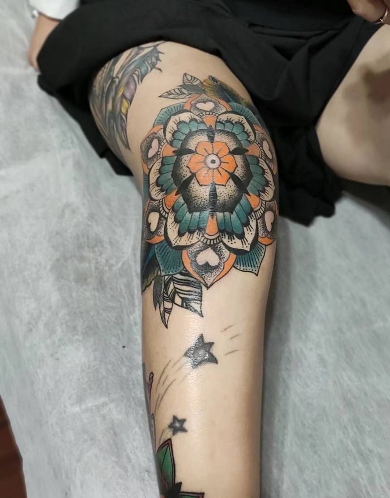 曼陀罗纹身图片_腿部几何纹身图案