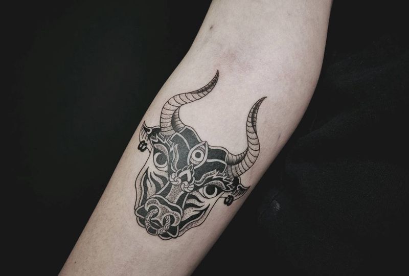 牛牛纹身图片_手部点刺纹身图案