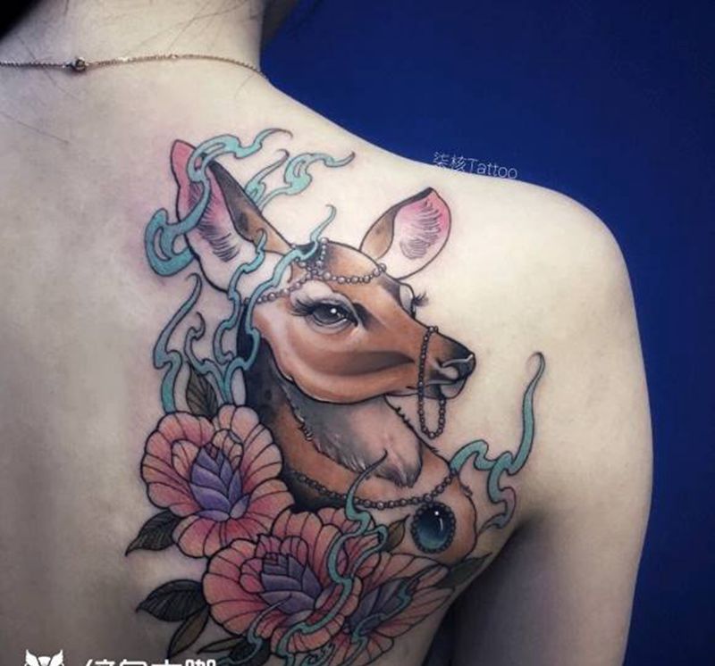 小母鹿纹身图片_背部肩部New SchoolOld School鹿纹身图案