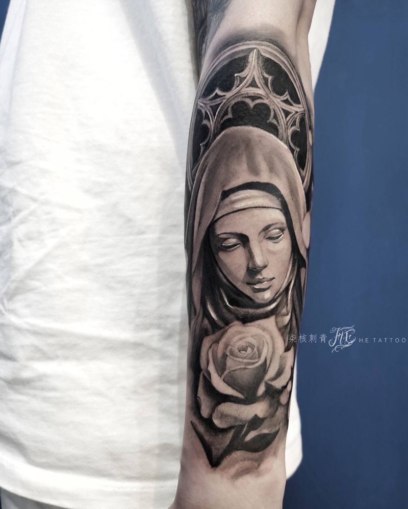 圣母玛利亚纹身图片_手臂手部欧美写实纹身图案