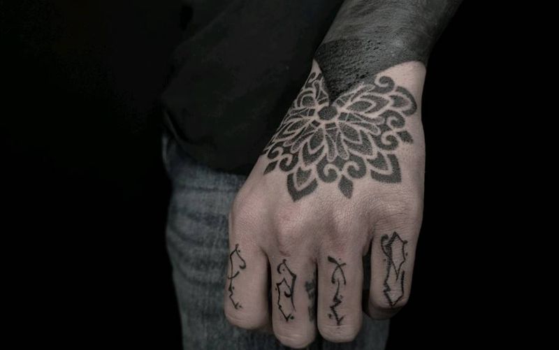 mandala纹身图片_手部点刺纹身图案