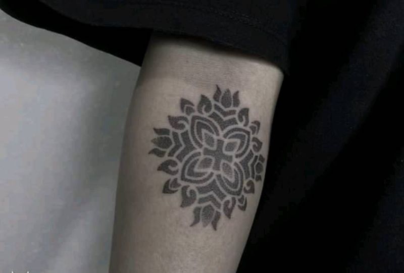 mandala纹身图片_手部点刺纹身图案