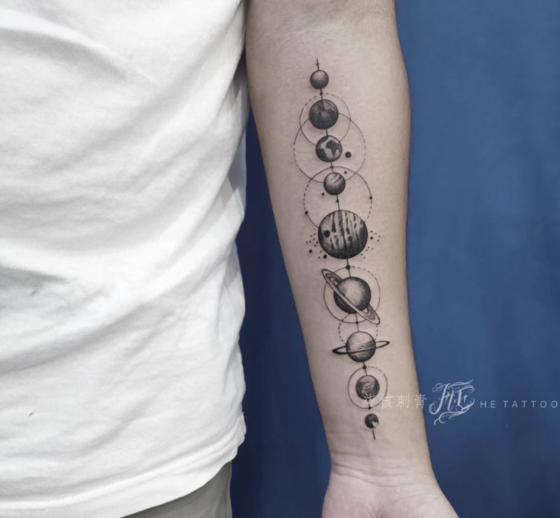 九大行星纹身图片_手臂点刺几何星球纹身图案