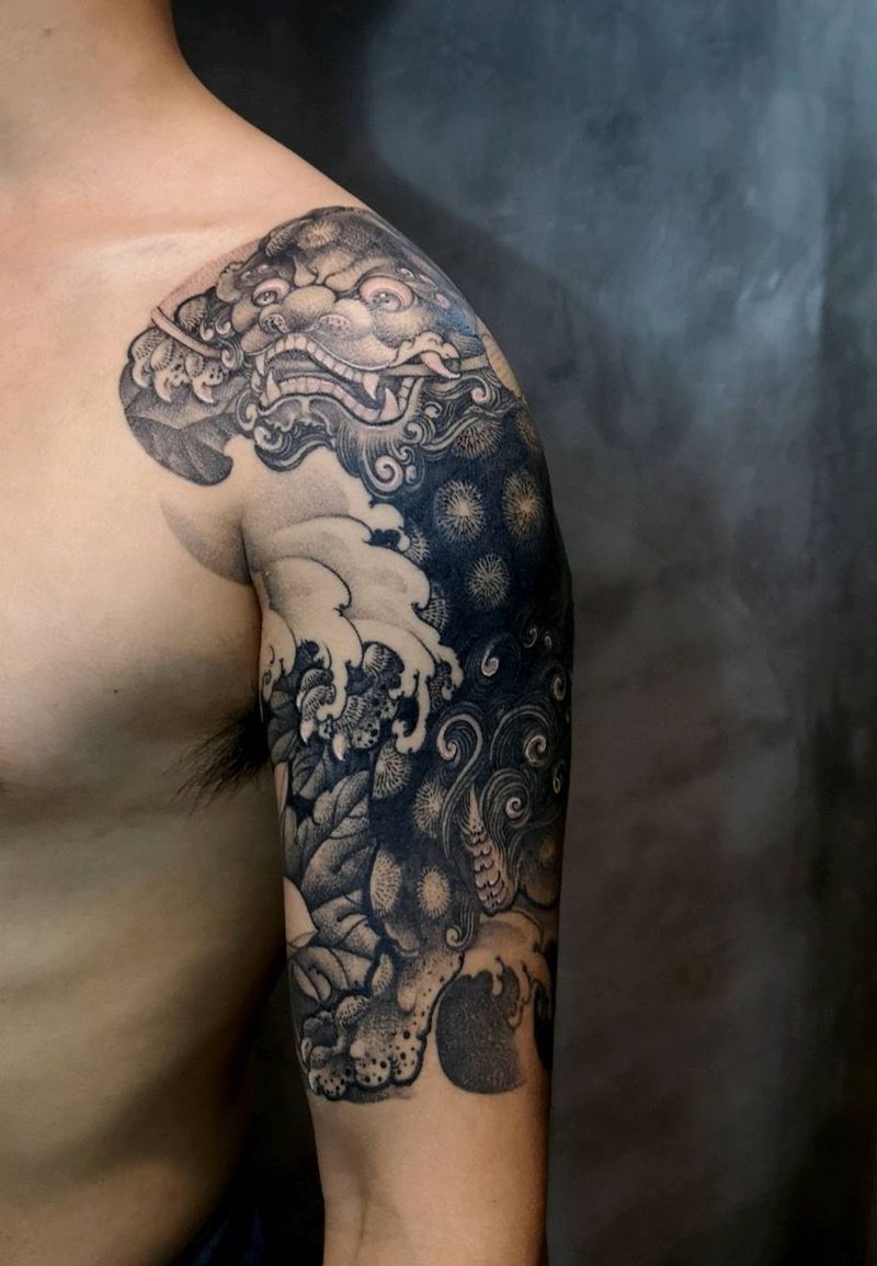 暗文殊纹身图片_肩部手臂老传统水墨唐狮中国风汉刺青纹身图案