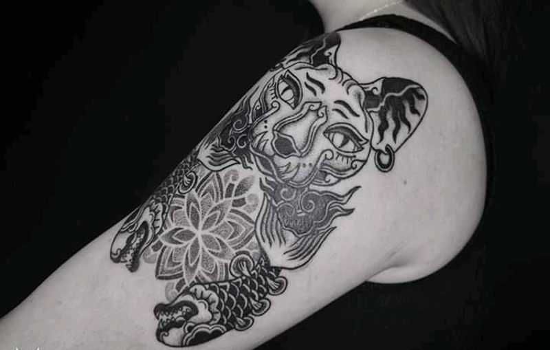 没有不吃鱼的猫纹身图片_手臂点刺曼陀罗纹身图案