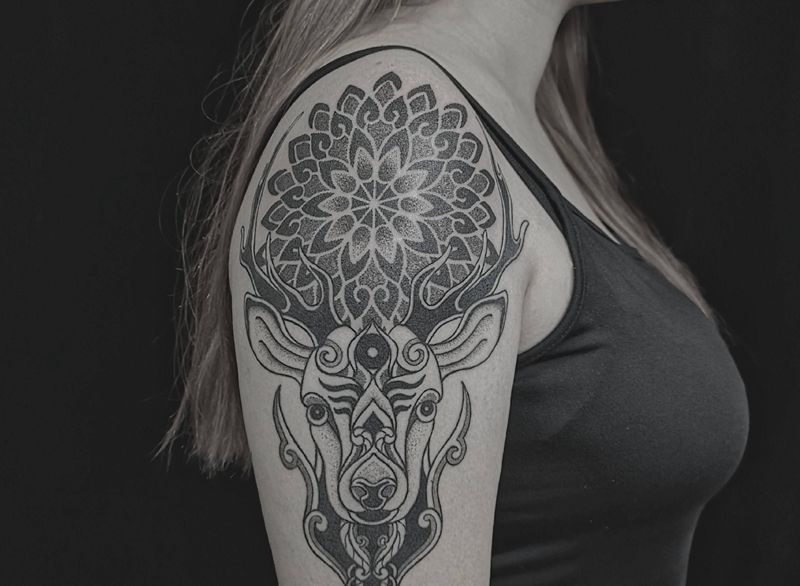 鹿鹿头纹身图片_手臂点刺纹身图案